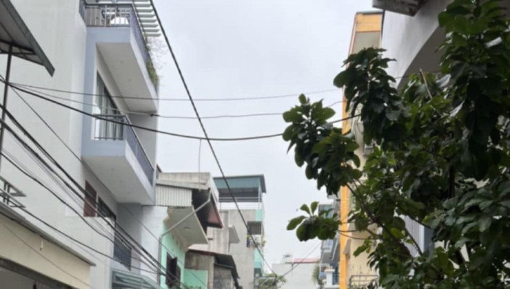 Cho thuê nhà mặt ngõ oto Giải Phóng- Hoàng Mai DT 100 m2 - 2 tầng-Mt 5 m- Giá 13 Triệu (ctl)